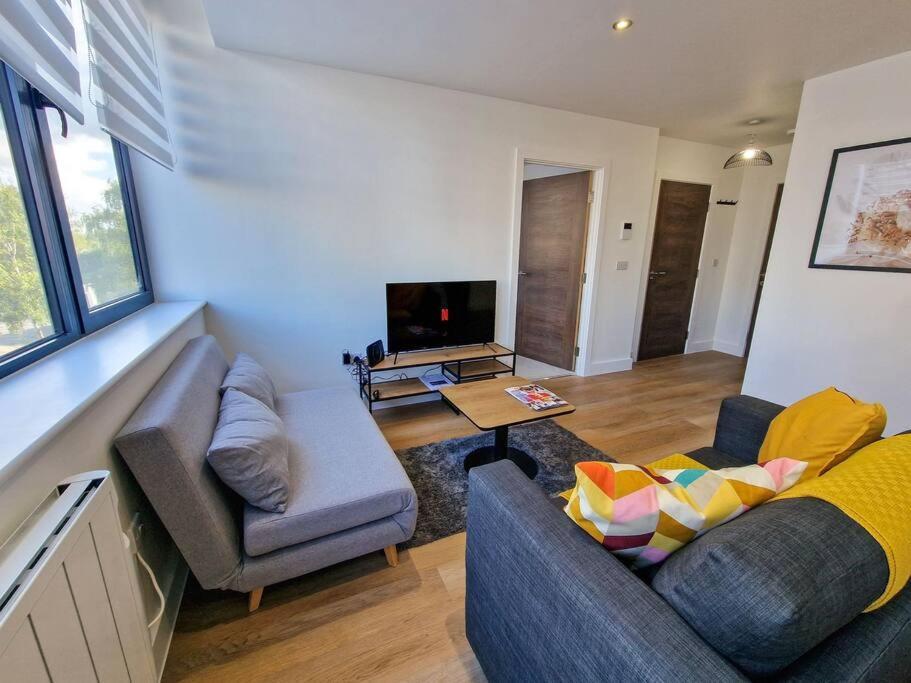 Free Parking: Old Trafford Apartment Manchester Exterior photo